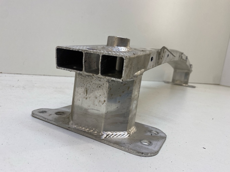 Усилитель переднего бампера