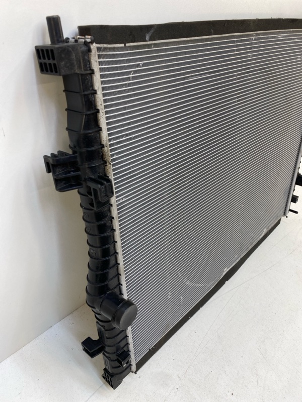 Радиатор охлаждения двигателя основной