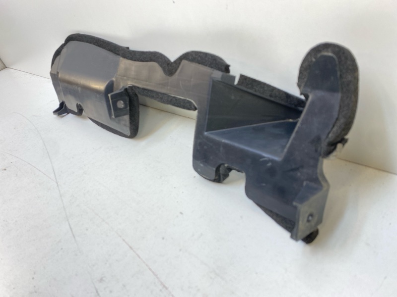 Дефлектор воздушный радиатора