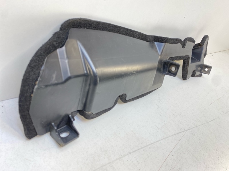 Дефлектор воздушный радиатора