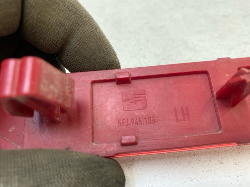 Отражатель в бампер задний левый