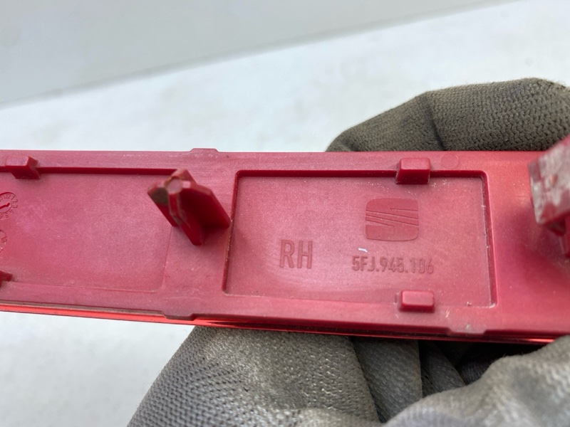 Отражатель в бампер задний правый