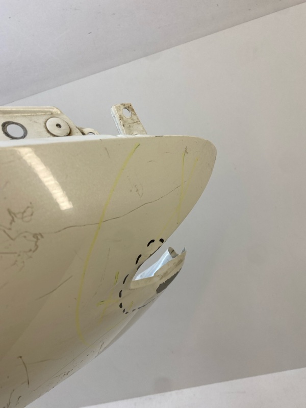 Крыло переднее правое