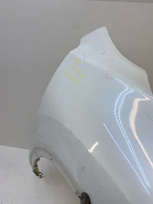 Крыло переднее правое