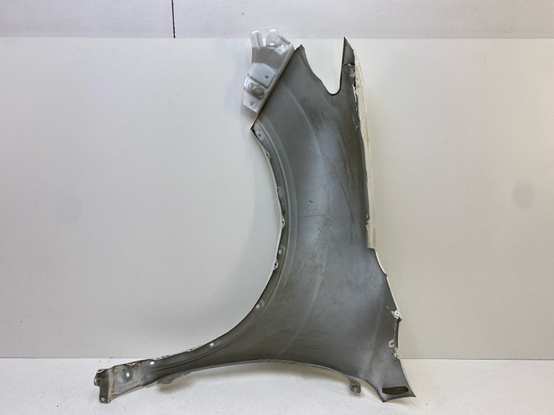 Крыло переднее правое