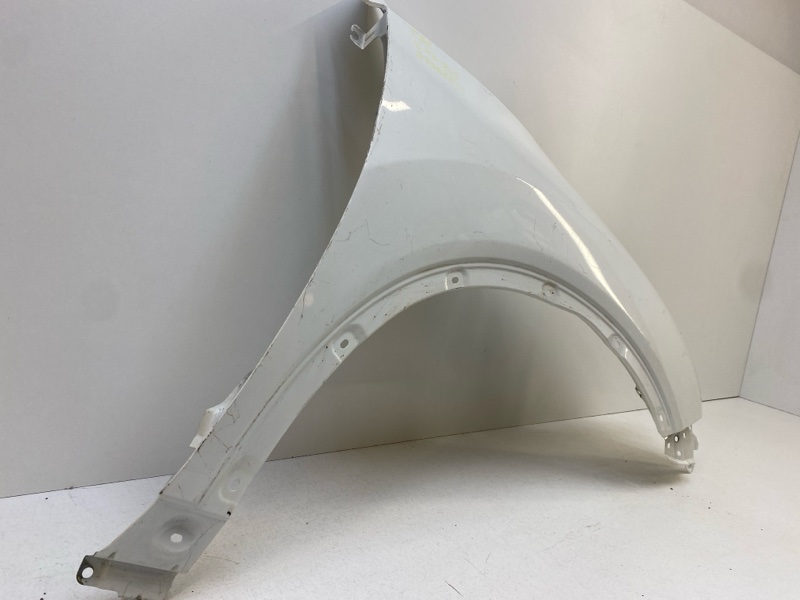 Крыло переднее правое