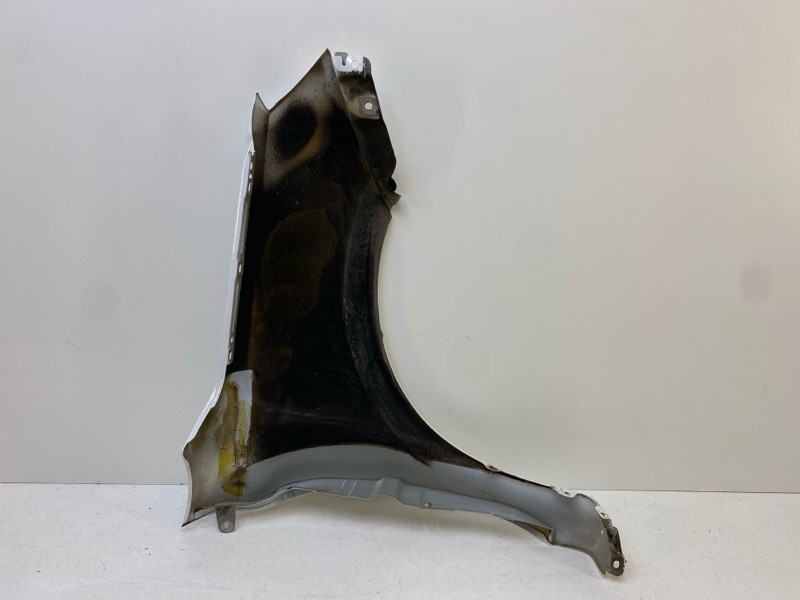 Крыло переднее левое