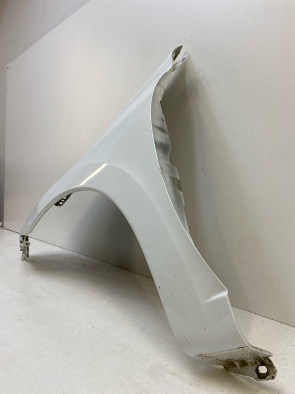 Крыло переднее левое