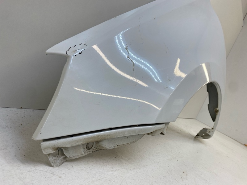 Крыло переднее левое