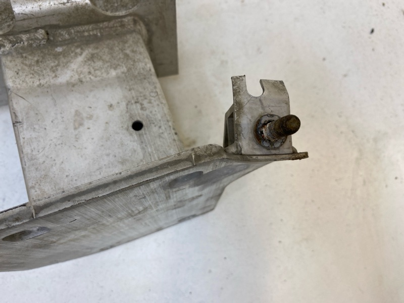 Усилитель заднего бампера