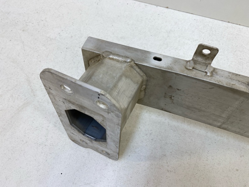 Усилитель переднего бампера