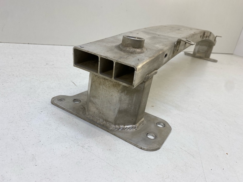 Усилитель переднего бампера