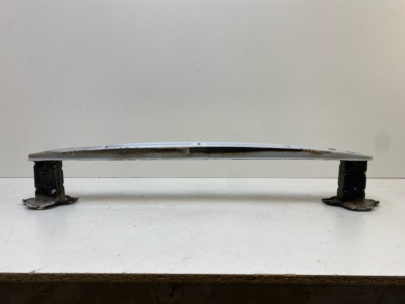 Усилитель переднего бампера