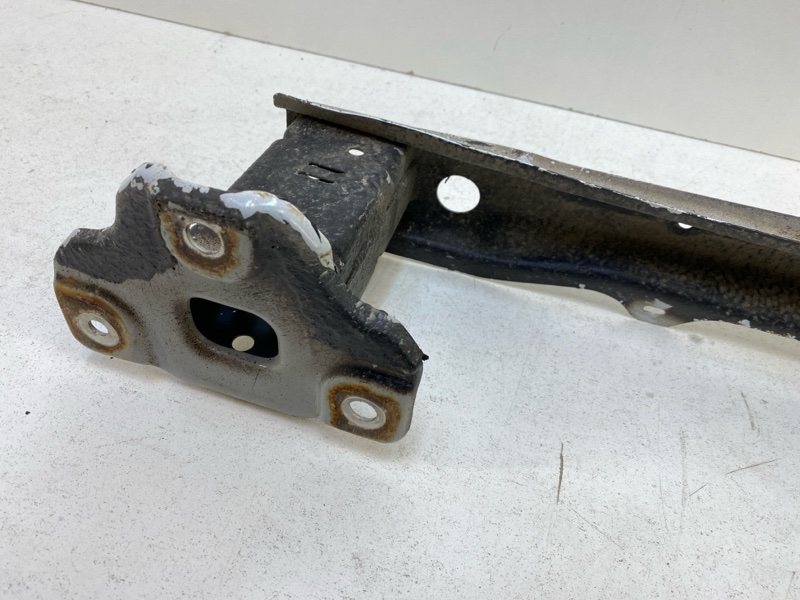 Усилитель переднего бампера