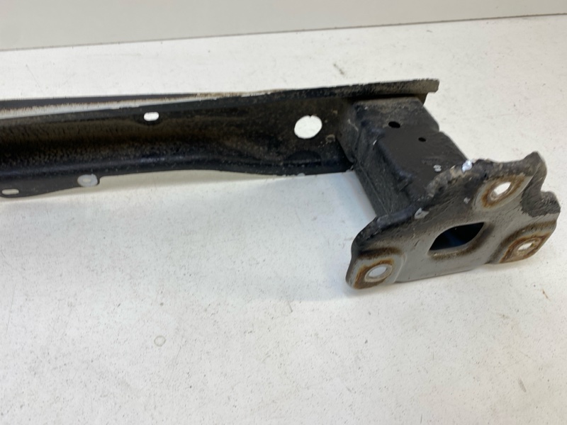 Усилитель переднего бампера