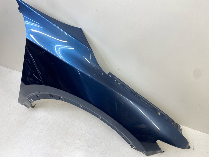 Крыло переднее правое