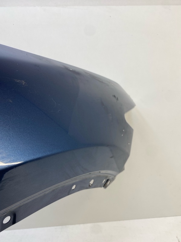 Крыло переднее правое