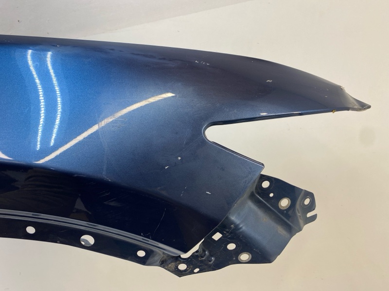 Крыло переднее правое