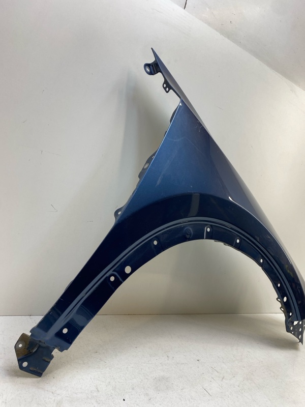 Крыло переднее правое