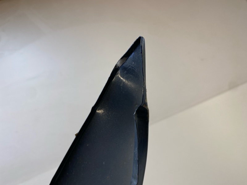 Крыло переднее правое