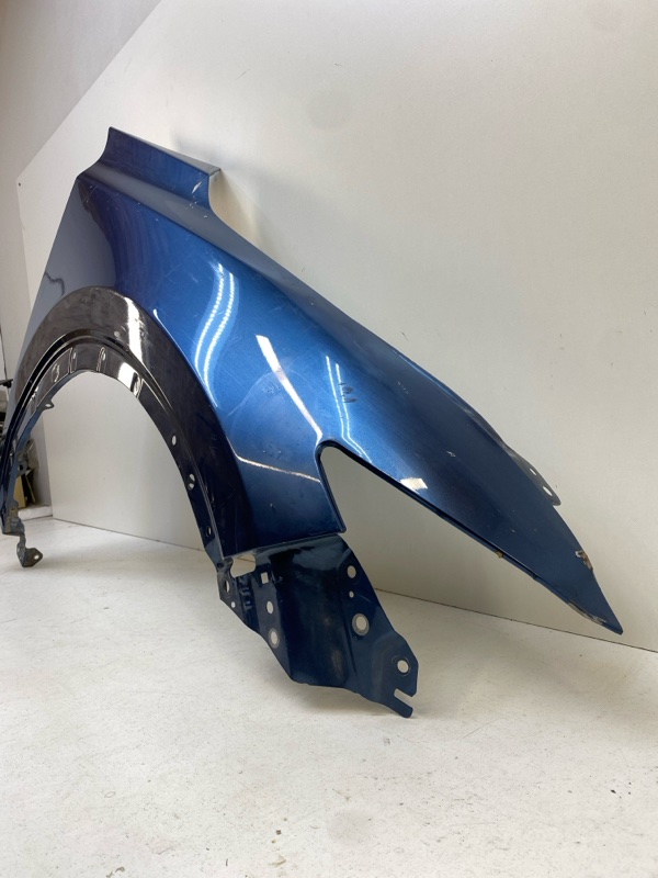 Крыло переднее правое