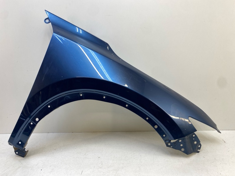 Крыло переднее правое