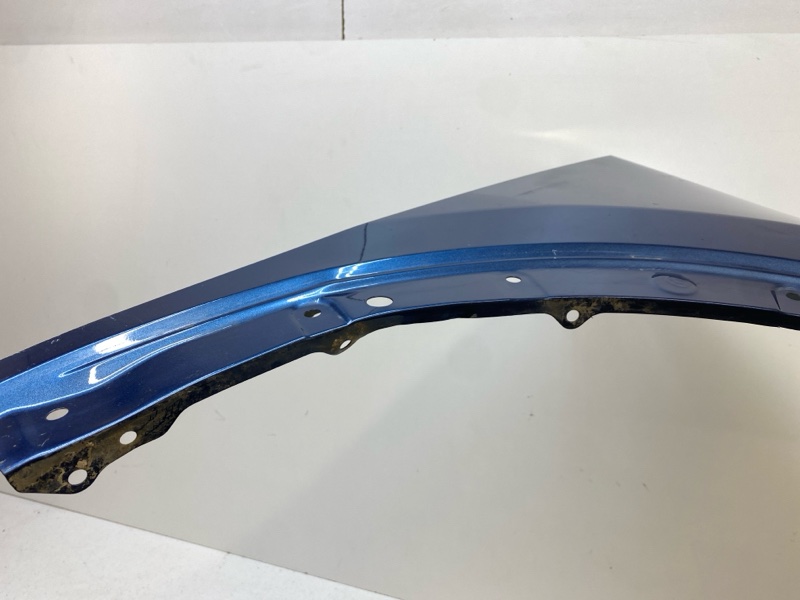 Крыло переднее правое