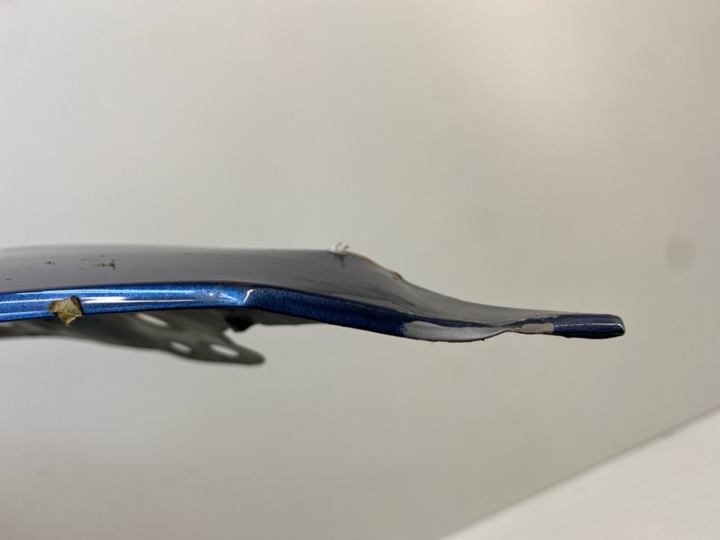 Крыло переднее правое