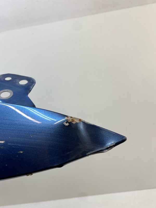 Крыло переднее правое