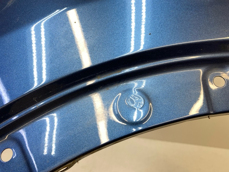 Крыло переднее правое