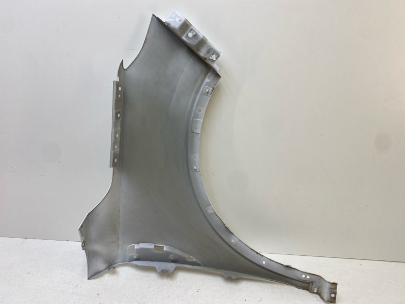 Крыло переднее левое