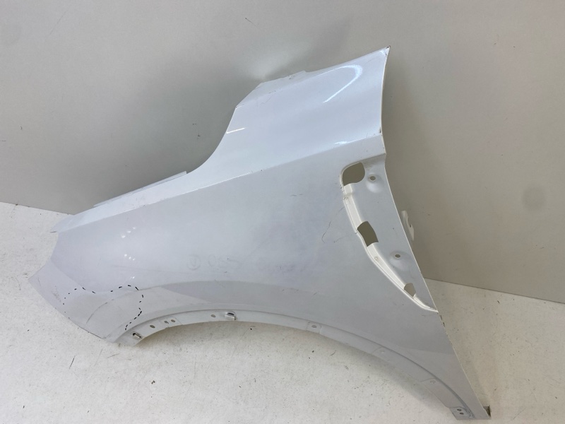 Крыло переднее левое