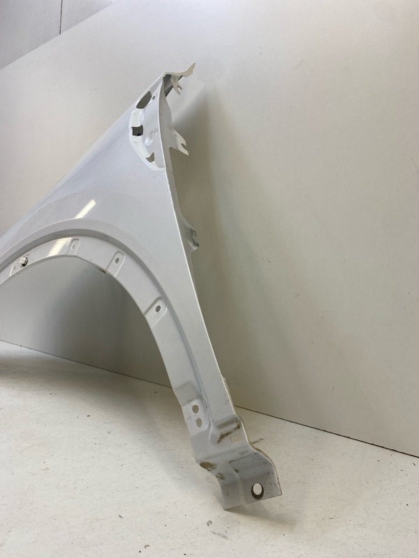 Крыло переднее левое