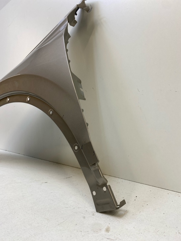 Крыло переднее левое