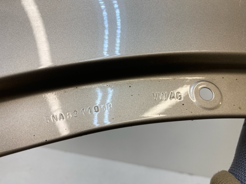 Крыло переднее левое