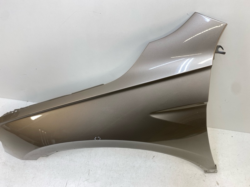 Крыло переднее левое