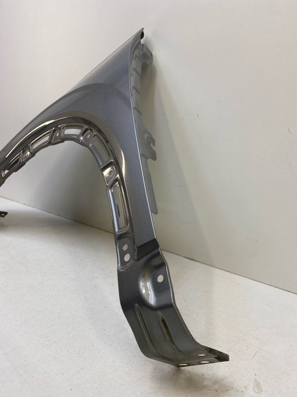 Крыло переднее левое