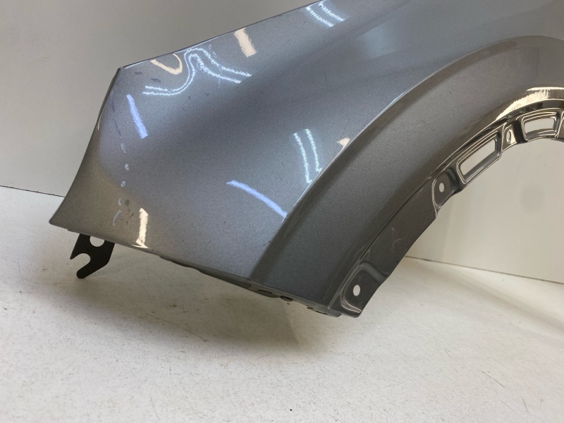 Крыло переднее левое