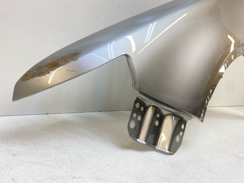 Крыло переднее левое