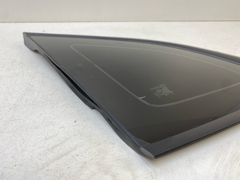 Стекло кузовное глухое левое