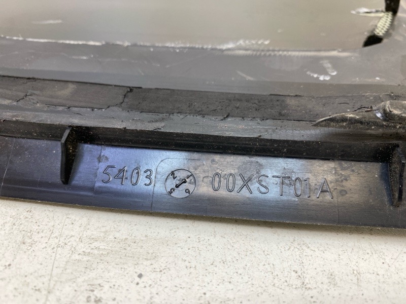 Стекло кузовное глухое левое