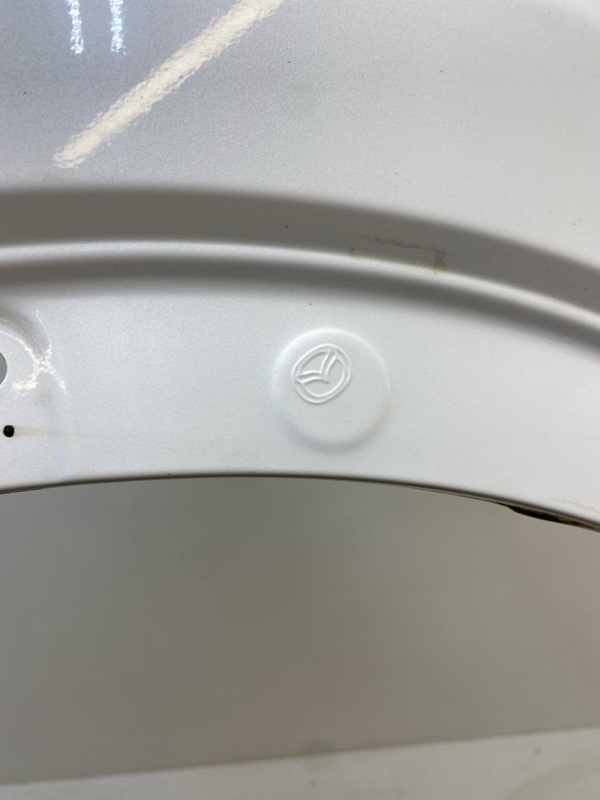 Крыло переднее левое