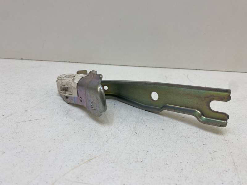 Петля капота правая