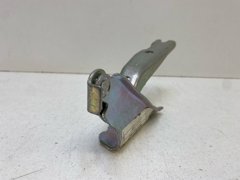 Петля капота правая