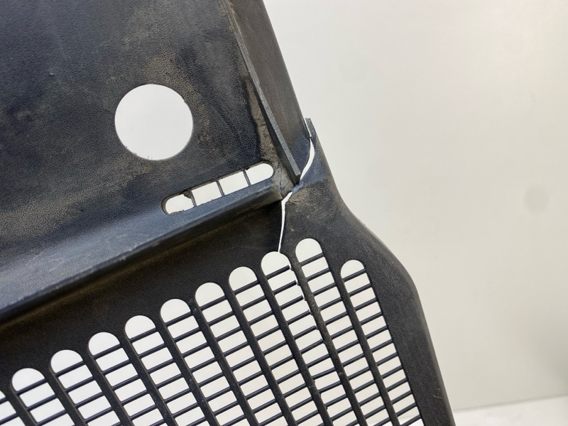 Решетка стеклоочистителей (Жабо)