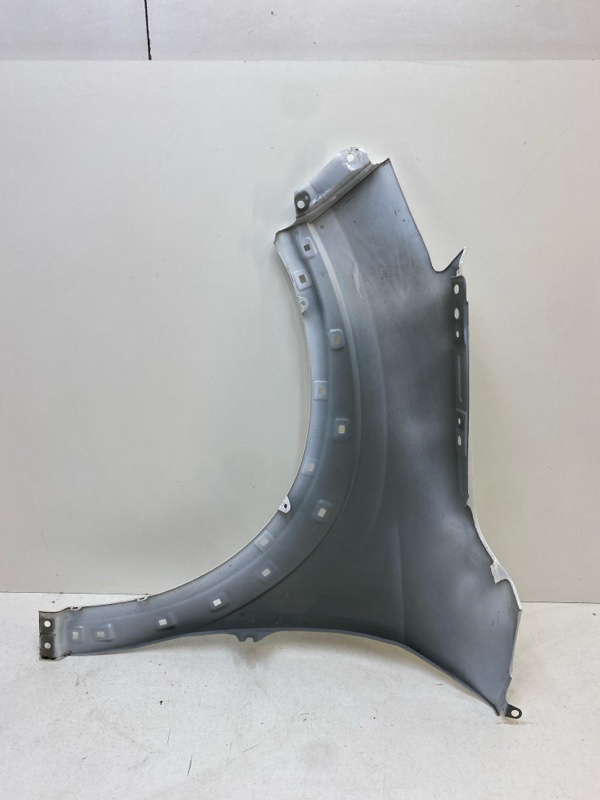 Крыло переднее правое