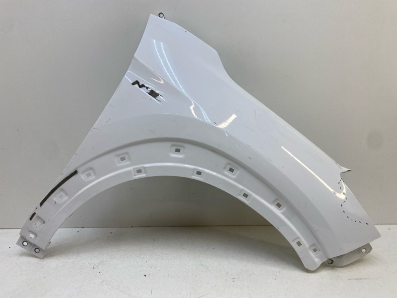 Крыло переднее правое