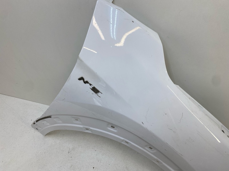 Крыло переднее правое