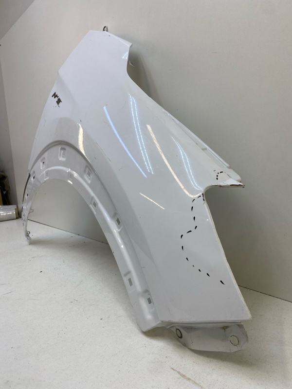 Крыло переднее правое