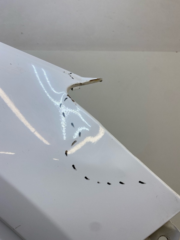 Крыло переднее правое